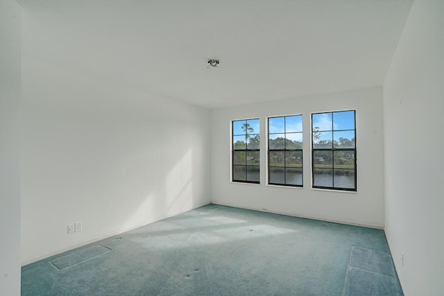 empty room featuring carpet floors