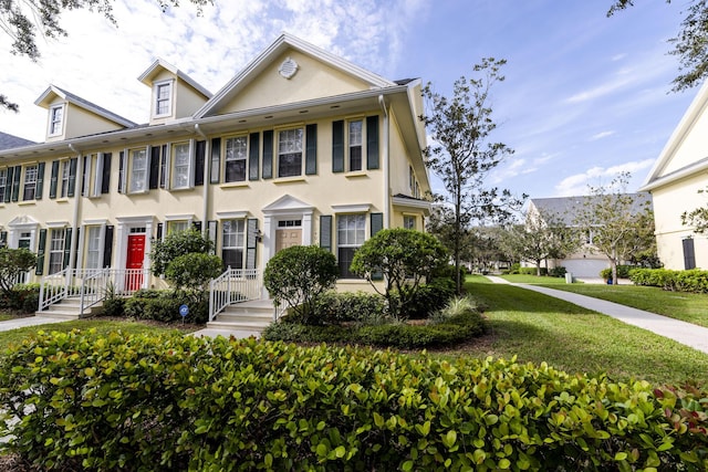 view of front of house featuring a front yard