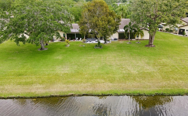 view of yard featuring a water view