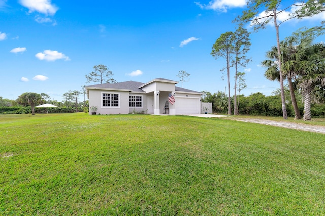 view of front of property featuring a front lawn and a garage