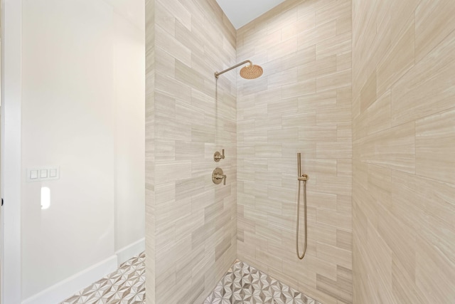 bathroom featuring tiled shower