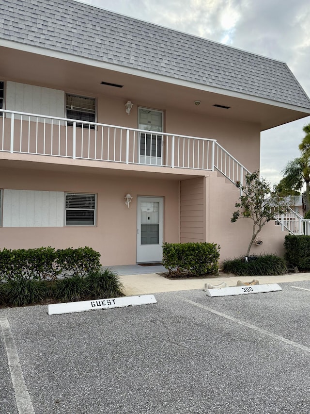 exterior space featuring a balcony