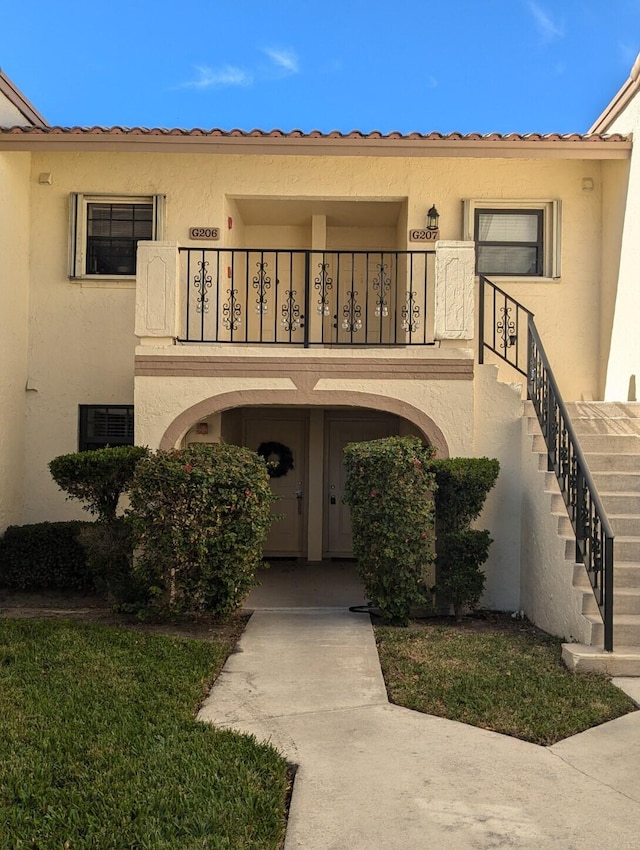 exterior space featuring a balcony