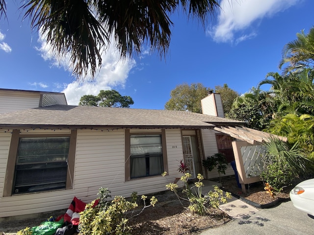 view of front of property