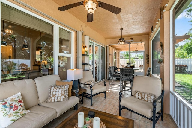 sunroom with ceiling fan