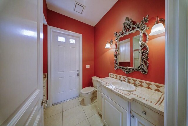 sitting room featuring ceiling fan and ornamental molding