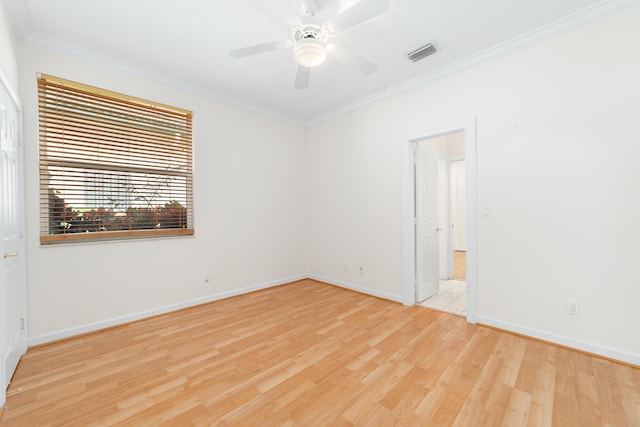 empty room with crown molding, light hardwood / wood-style flooring, and ceiling fan