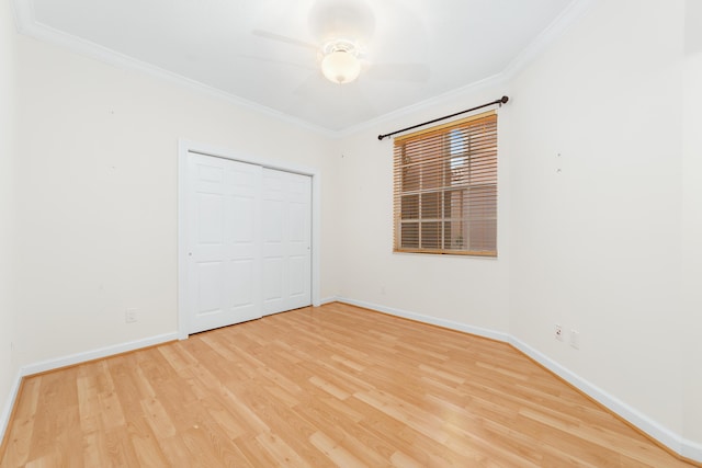 unfurnished bedroom featuring ceiling fan, ornamental molding, and light wood-type flooring