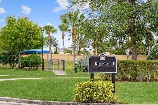 community / neighborhood sign featuring a lawn