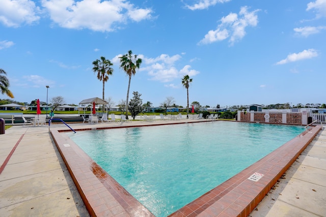 view of swimming pool