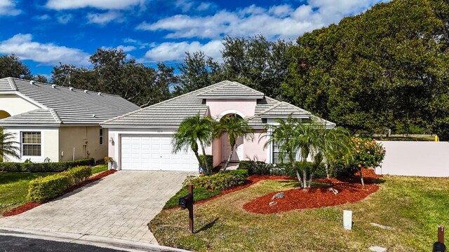 view of front of property featuring a front yard and a garage