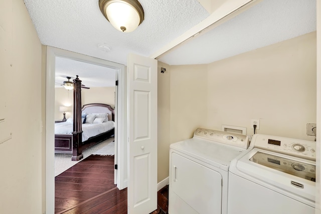 laundry area with ceiling fan, a textured ceiling, and independent washer and dryer