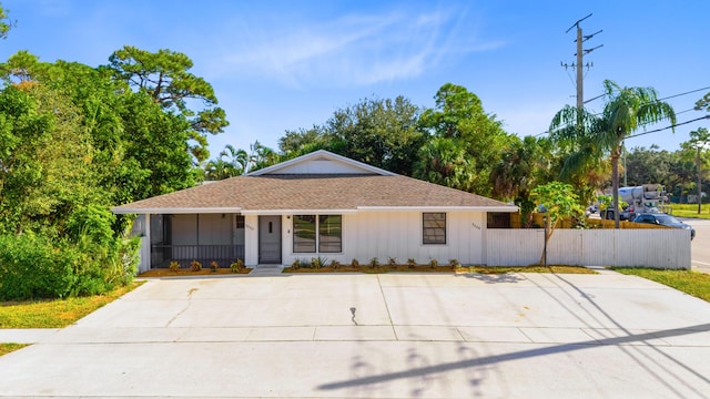 single story home featuring a porch