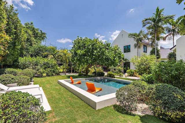 view of swimming pool featuring a yard