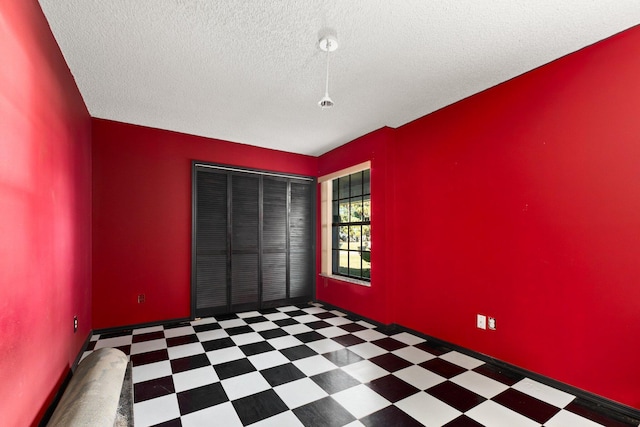 unfurnished bedroom with a textured ceiling and a closet