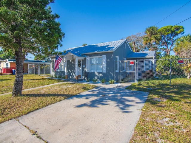 view of front of house featuring a front lawn