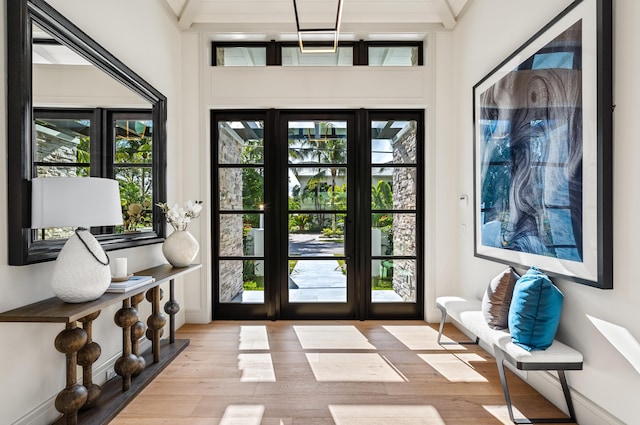 321 NW 7th St, Delray Beach, FL 33444 - foyer entrance featuring wood finished floors