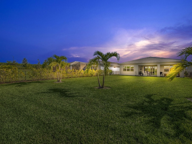 view of yard at dusk