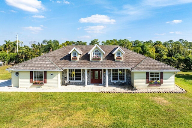 view of front of home with a front lawn