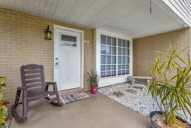 entrance to property featuring covered porch