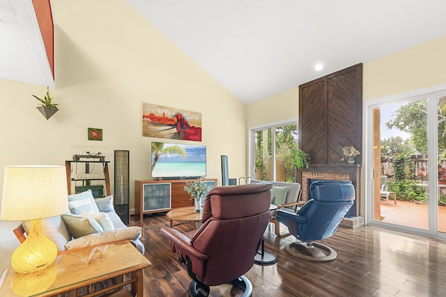 dining area featuring lofted ceiling, an inviting chandelier, light hardwood / wood-style flooring, a textured ceiling, and a large fireplace