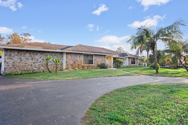 single story home featuring a front yard