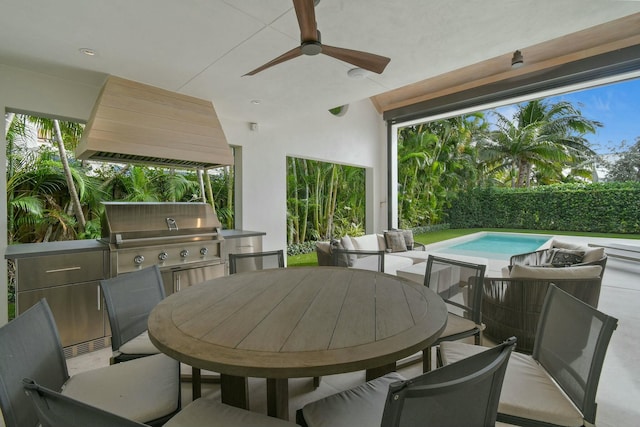 sunroom / solarium with ceiling fan