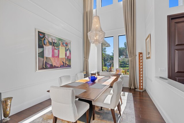 living room with crown molding, plenty of natural light, and ceiling fan