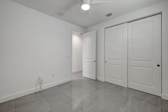 unfurnished bedroom featuring a closet and ceiling fan