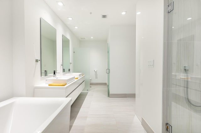 full bathroom featuring vanity, toilet, and shower with separate bathtub