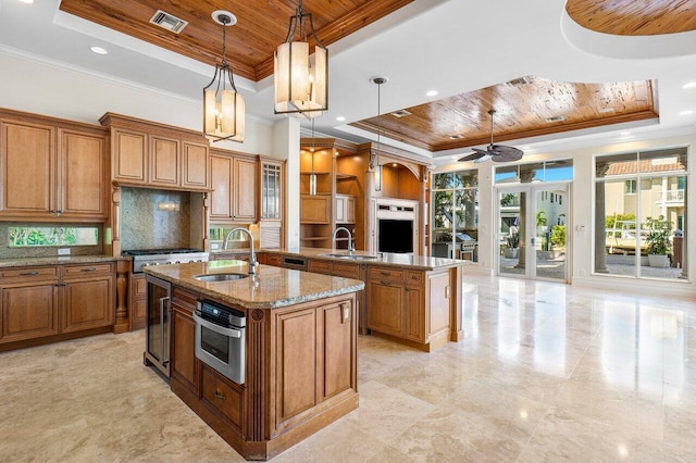 kitchen with sink, wooden ceiling, an island with sink, pendant lighting, and decorative backsplash