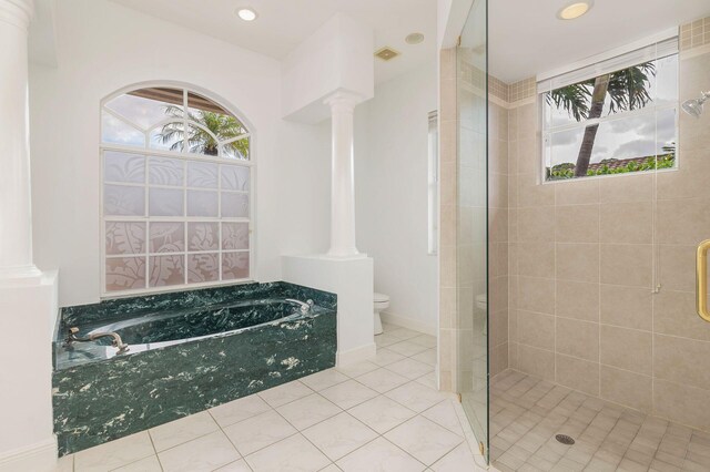 laundry room with washing machine and clothes dryer, sink, light tile patterned flooring, and cabinets