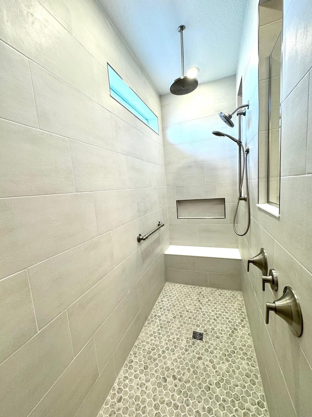 bathroom featuring a tile shower