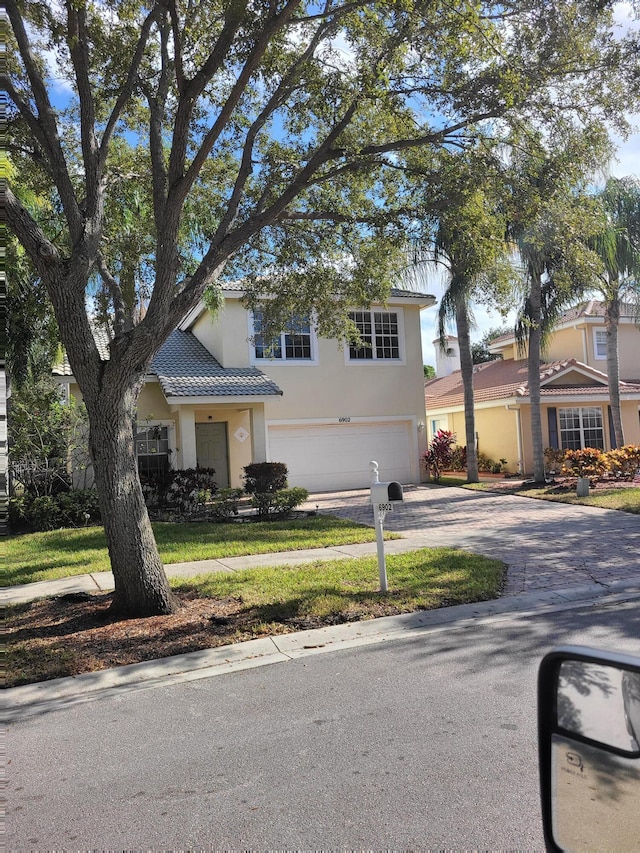 view of front of property featuring a front lawn and a garage