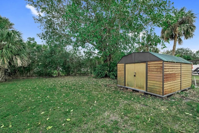 view of outdoor structure featuring a yard