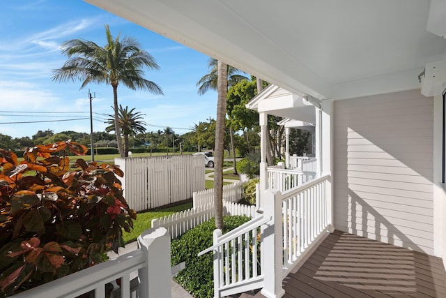 balcony featuring covered porch