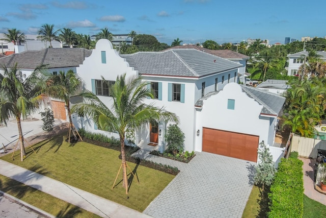 view of front of property featuring a front lawn and a garage