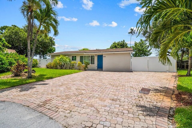 single story home with a front yard