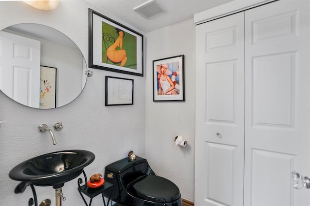 bathroom with sink