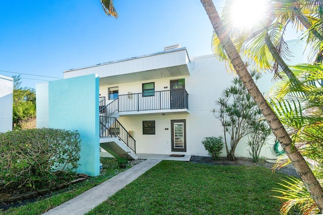 view of front of house with a front lawn