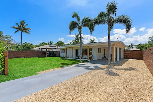 view of front of house featuring a front yard and a carport