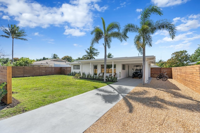 view of front of property featuring a front lawn and a carport