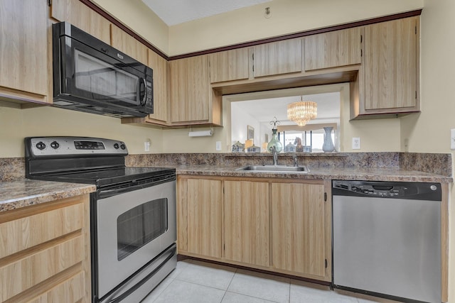 kitchen featuring sink, stainless steel appliances, an inviting chandelier, light brown cabinetry, and light tile patterned floors