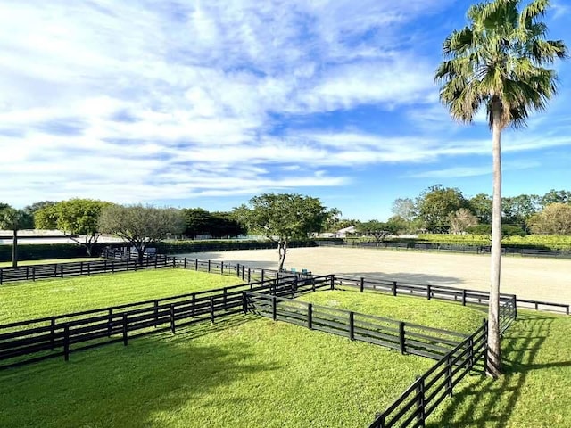 view of yard featuring a rural view