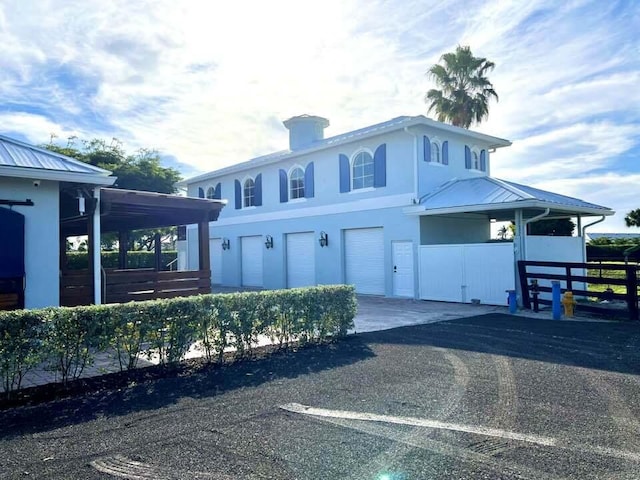 view of front facade featuring a garage