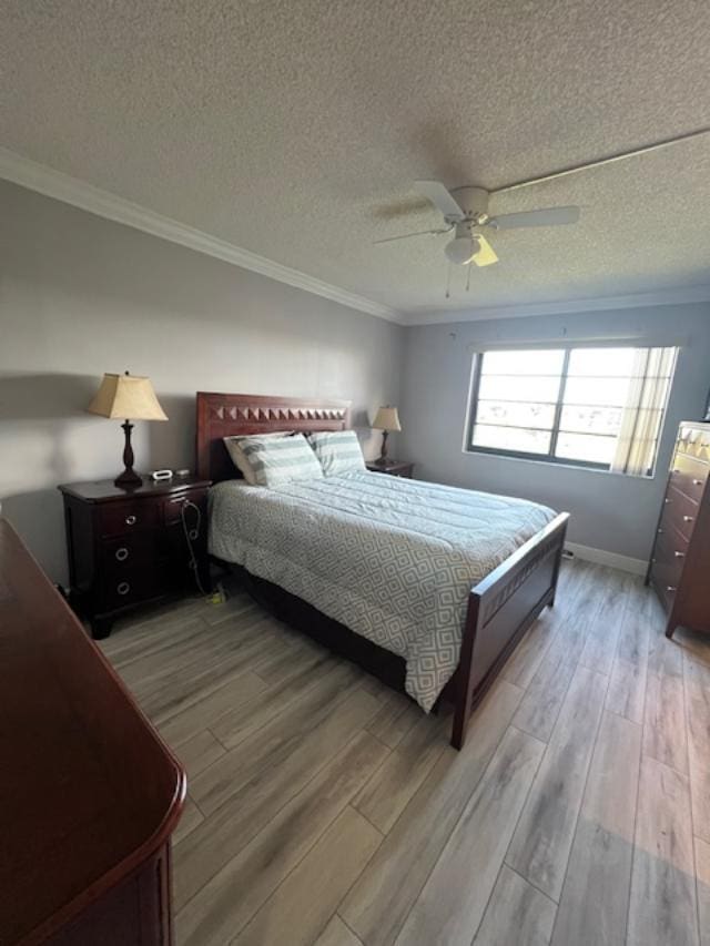 bedroom with a textured ceiling, light hardwood / wood-style flooring, and ceiling fan