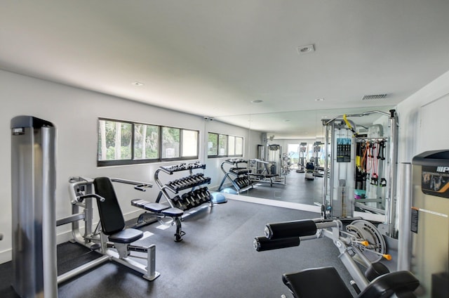 exercise room with visible vents and baseboards