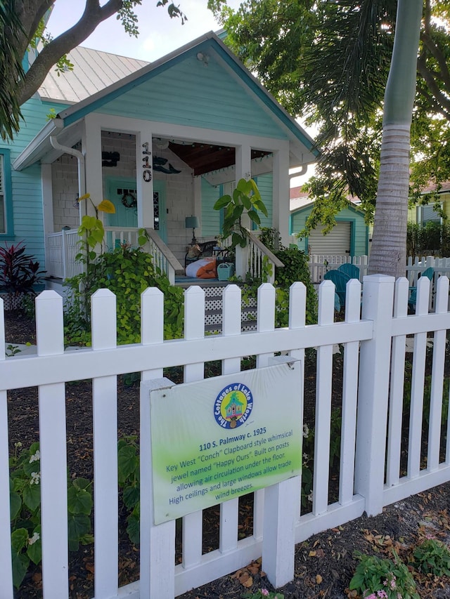 view of front facade with covered porch