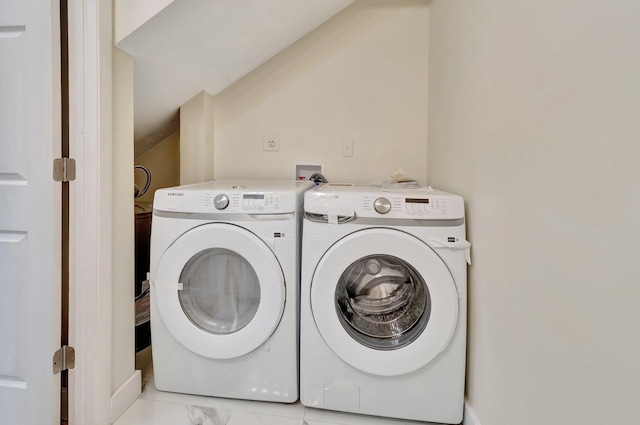 laundry room with washing machine and clothes dryer