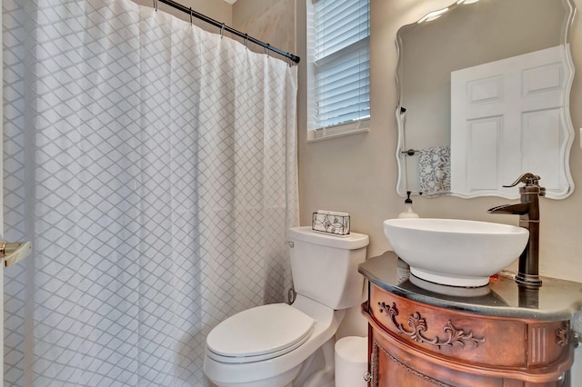 bathroom with a shower with shower curtain, vanity, and toilet